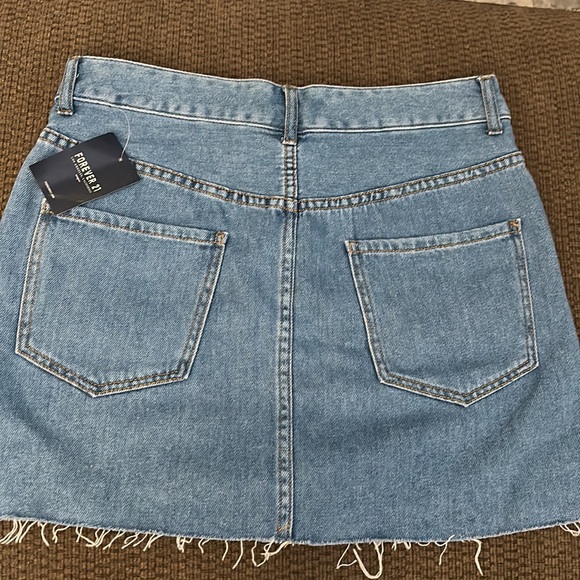 Floral Embroidered Denim Mini Skirt. Size 29 - Picture 3 of 3